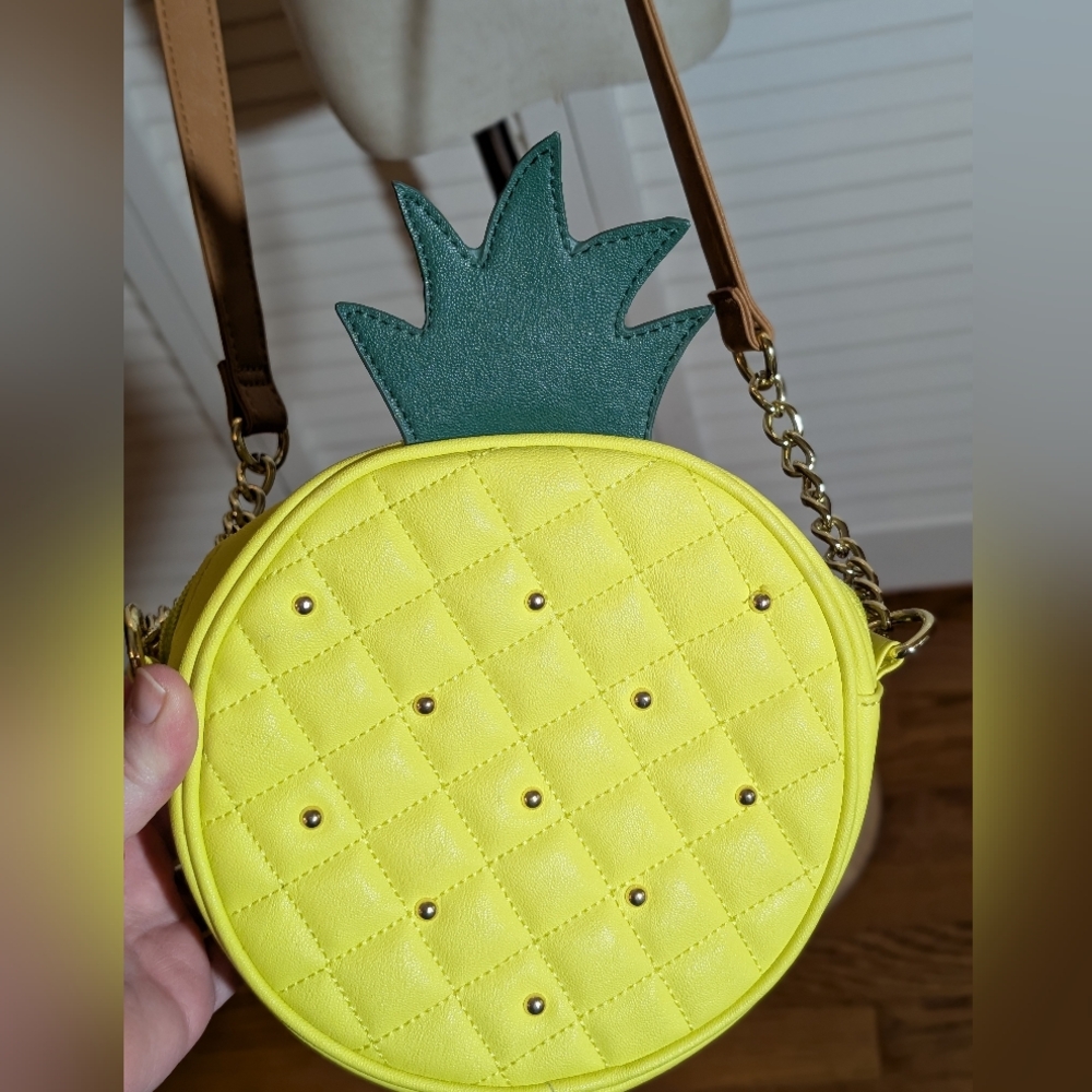 Luv Betsey Pineapple Crossbody Bag 7” Round Novelty Betsey Johnson‎ Yellow